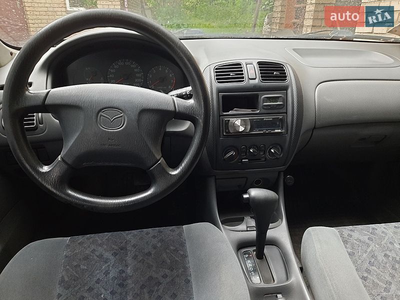 Хэтчбек Mazda 323 1998 в Киеве