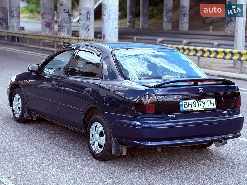 Седан Mazda 323 1998 в Одессе