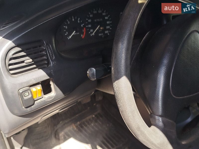 Седан Mazda 323 1995 в Дніпрі
