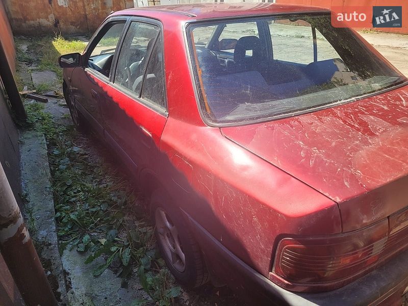 Седан Mazda 323 1991 в Киеве