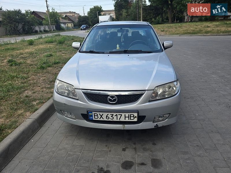 Седан Mazda 323 2001 в Дубні