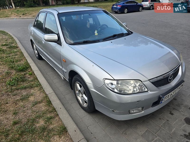 Седан Mazda 323 2001 в Дубні