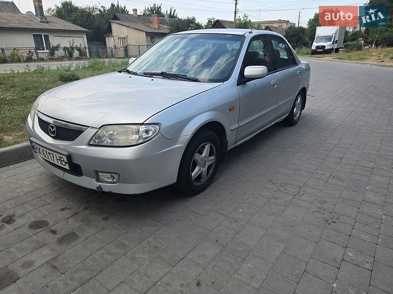 Седан Mazda 323 2001 в Дубно