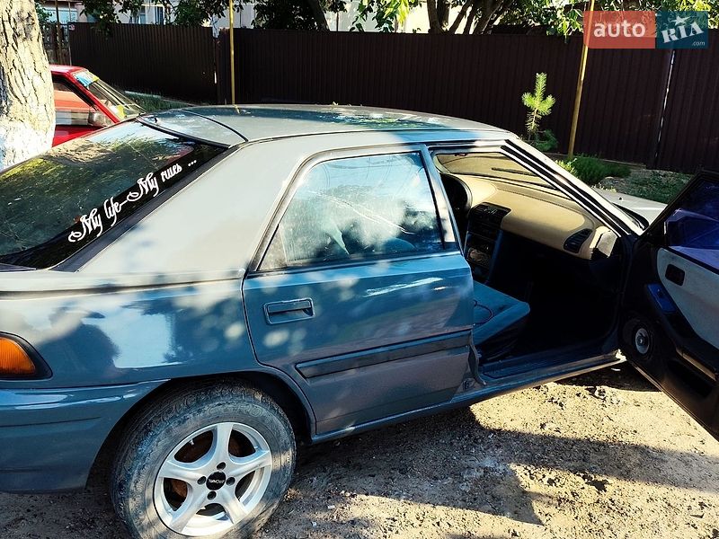 Хэтчбек Mazda 323 1991 в Беляевке