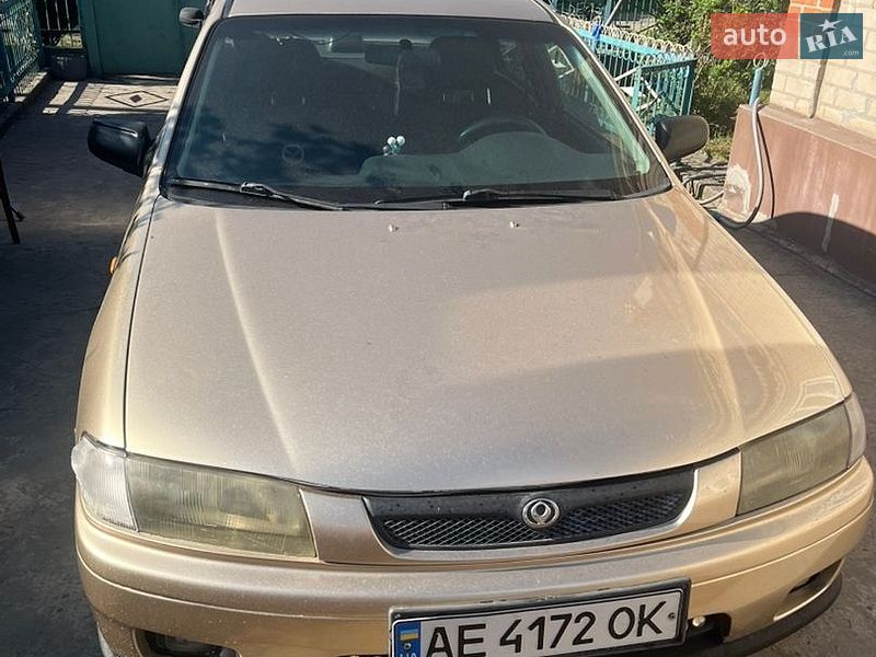 Седан Mazda 323 1997 в Днепре