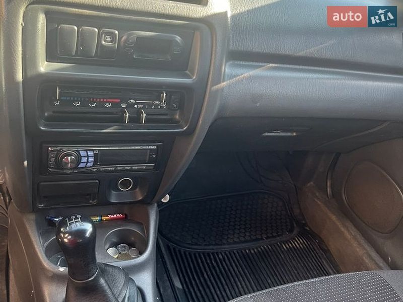 Седан Mazda 323 1997 в Днепре