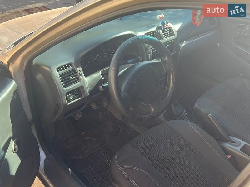 Седан Mazda 323 1997 в Днепре