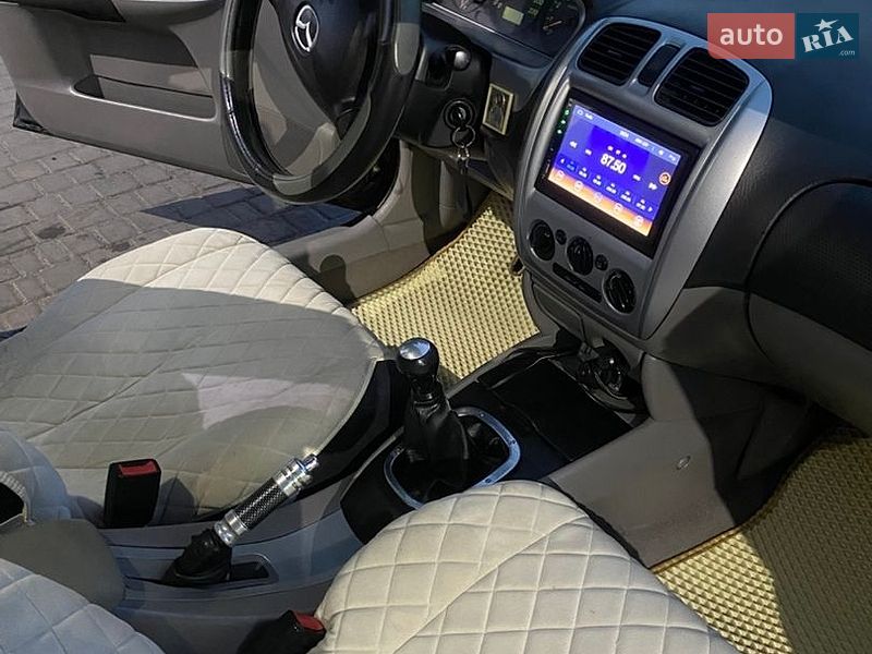 Хетчбек Mazda 323 2003 в Одесі