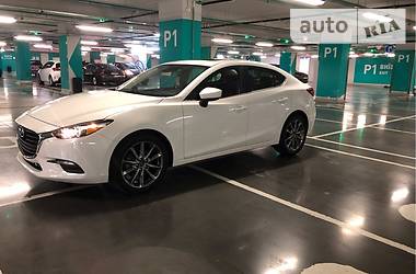 Седан Mazda 3 2017 в Киеве