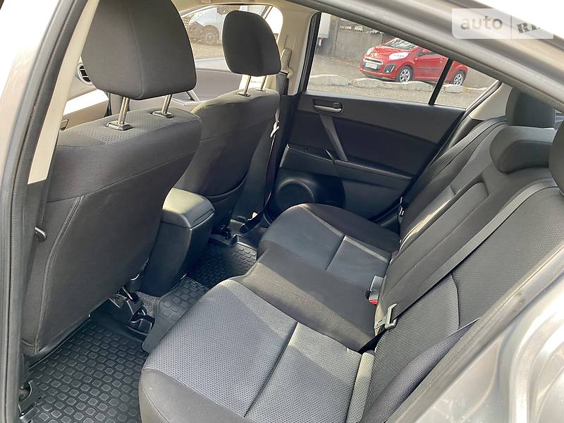 Седан Mazda 3 2011 в Киеве
