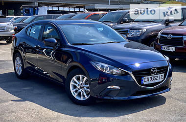 Седан Mazda 3 2016 в Киеве