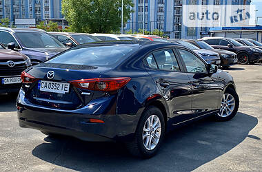 Седан Mazda 3 2016 в Киеве