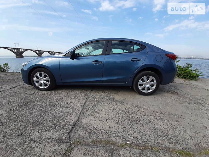 Седан Mazda 3 2016 в Дніпрі