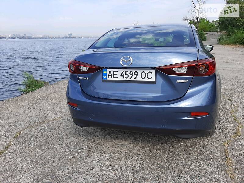 Седан Mazda 3 2016 в Дніпрі