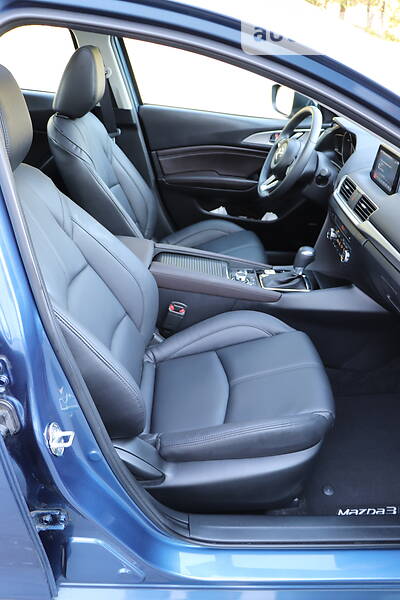 Седан Mazda 3 2018 в Кременчуці