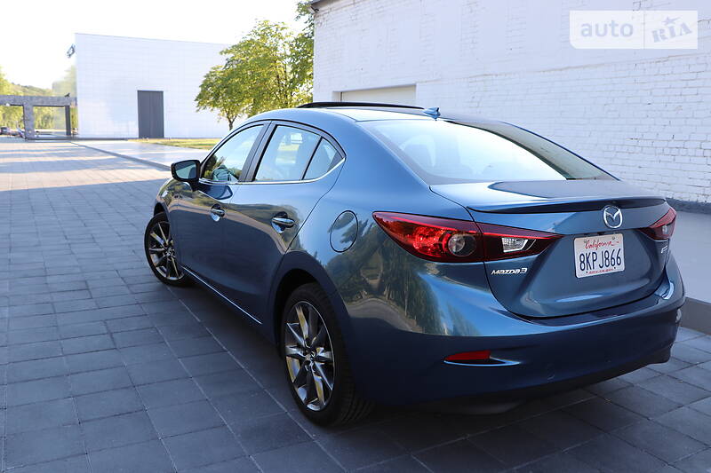 Седан Mazda 3 2018 в Кременчуці