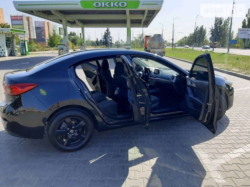 Седан Mazda 3 2017 в Дніпрі