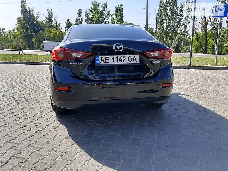Седан Mazda 3 2017 в Дніпрі