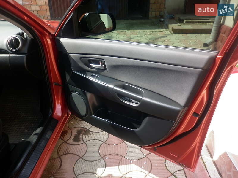 Седан Mazda 3 2004 в Глыбокой