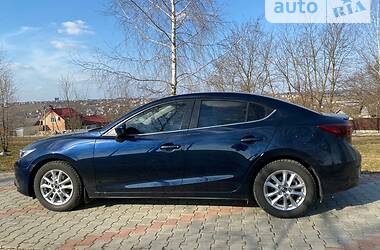 Седан Mazda 3 2016 в Черновцах