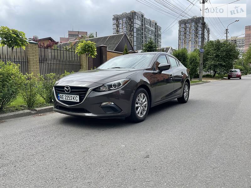 Седан Mazda 3 2016 в Дніпрі