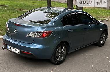 Седан Mazda 3 2011 в Каменском