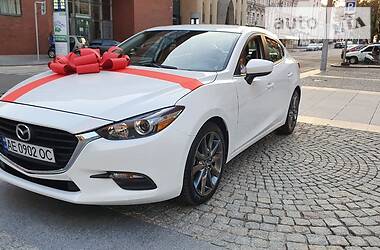 Седан Mazda 3 2018 в Дніпрі