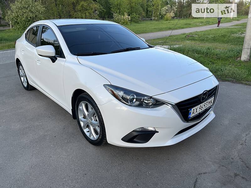 Седан Mazda 3 2015 в Первомайске