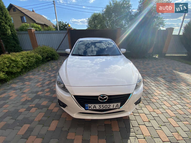 Седан Mazda 3 2015 в Киеве