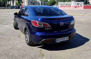 Седан Mazda 3 2011 в Валках