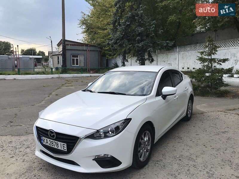 Седан Mazda 3 2015 в Киеве