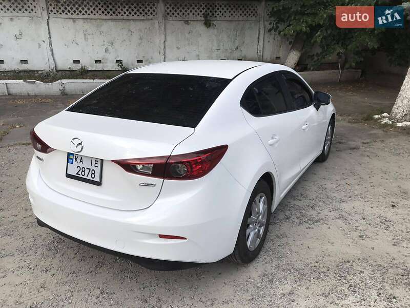 Седан Mazda 3 2015 в Киеве