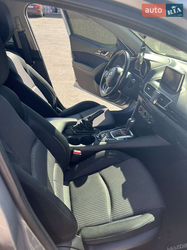 Седан Mazda 3 2016 в Кривому Розі