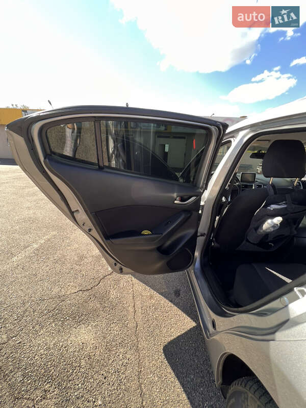 Седан Mazda 3 2016 в Кривому Розі