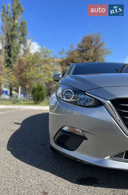 Седан Mazda 3 2016 в Кривом Роге