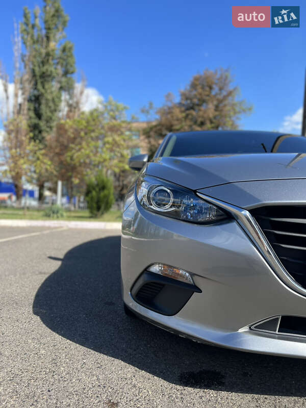 Седан Mazda 3 2016 в Кривому Розі