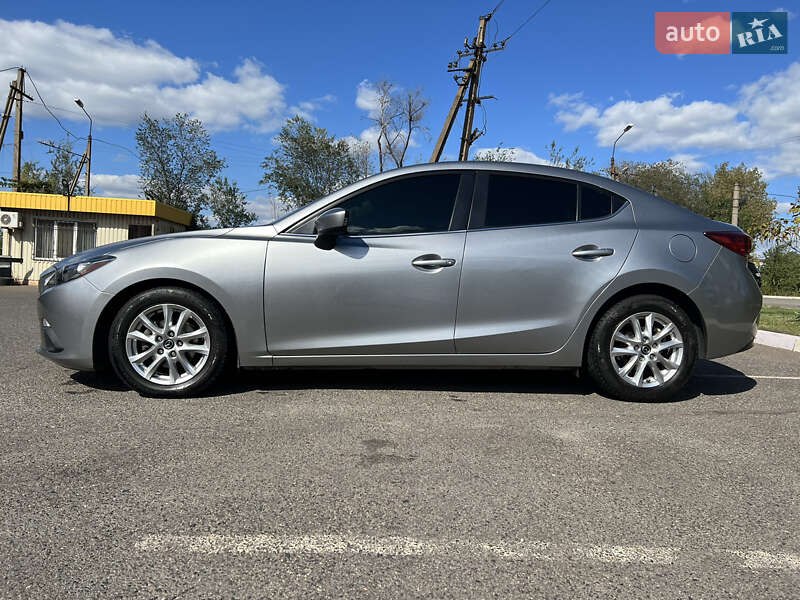 Седан Mazda 3 2016 в Кривому Розі