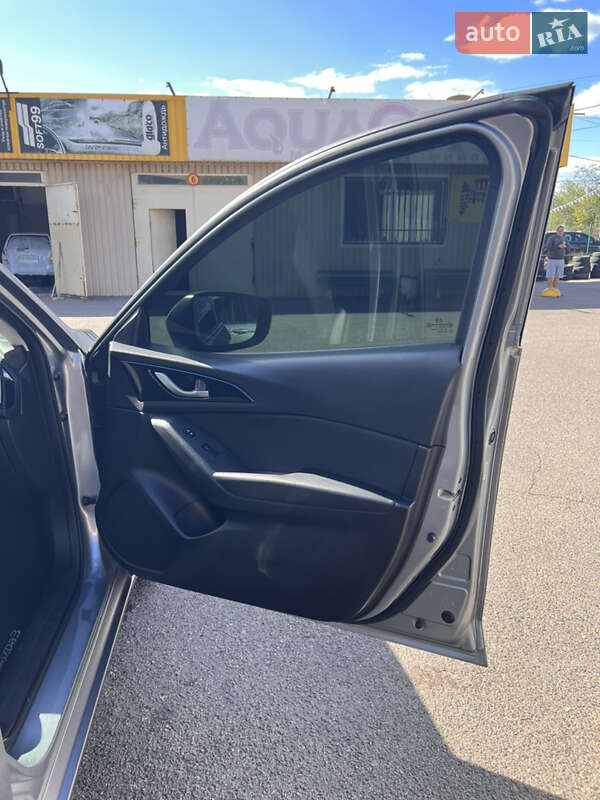 Седан Mazda 3 2016 в Кривому Розі