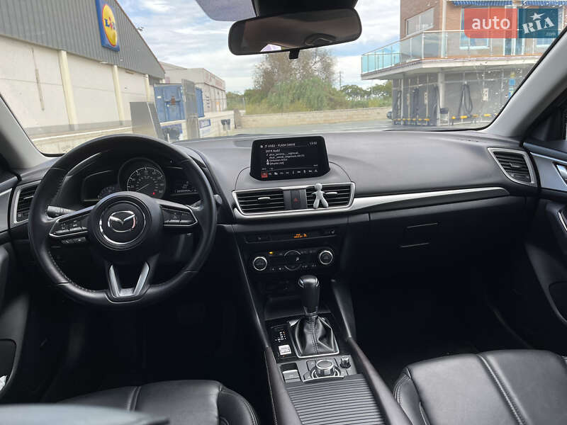 Седан Mazda 3 2018 в Запорожье