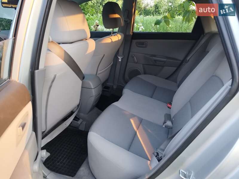 Хэтчбек Mazda 3 2004 в Новой Ушице