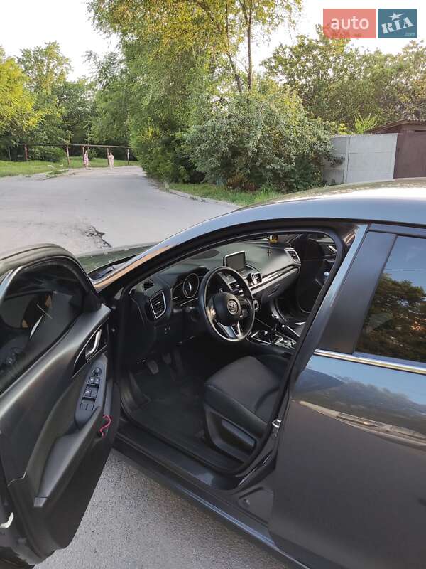 Хэтчбек Mazda 3 2015 в Днепре