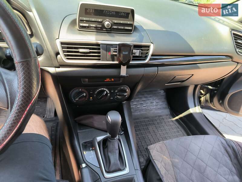 Седан Mazda 3 2015 в Смеле