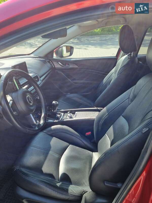 Хетчбек Mazda 3 2016 в Чернівцях