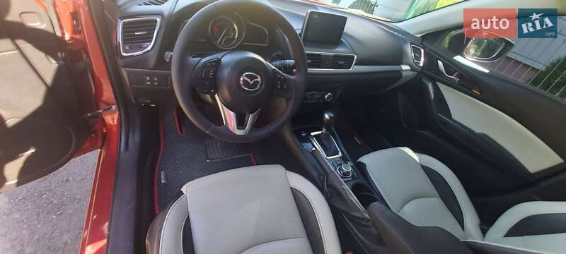 Хэтчбек Mazda 3 2015 в Луцке