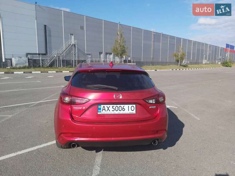 Хэтчбек Mazda 3 2015 в Луцке