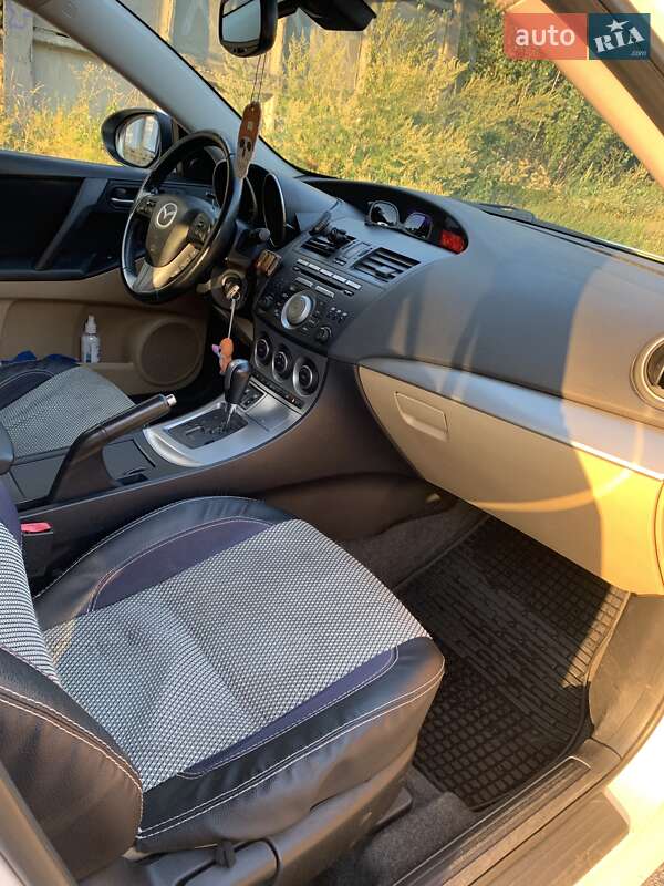 Хэтчбек Mazda 3 2010 в Киеве