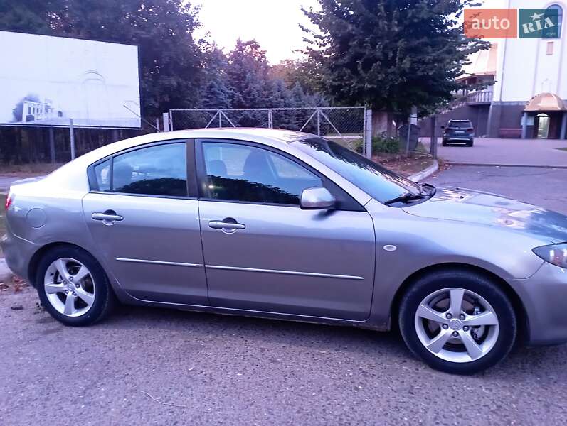 Седан Mazda 3 2004 в Чернівцях