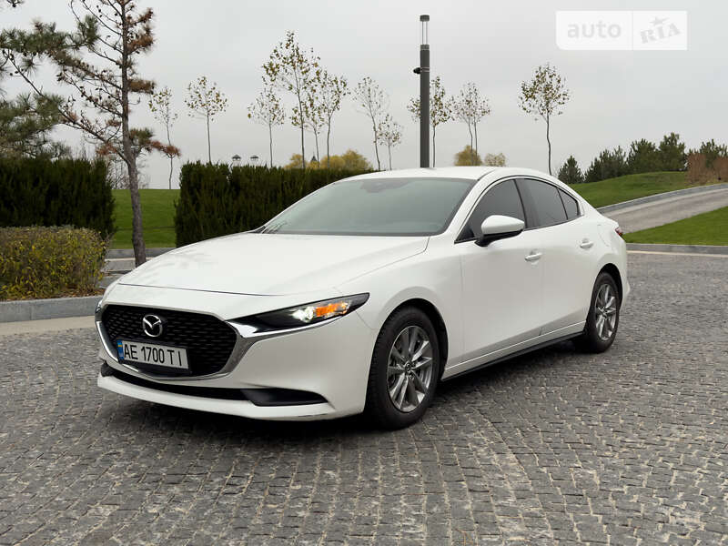 Каталог Mazda 3 в России. Купить в кредит