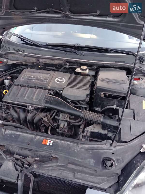 Хэтчбек Mazda 3 2004 в Виньковцах