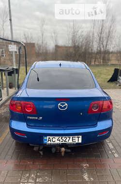 Седан Mazda 3 2004 в Нововолынске